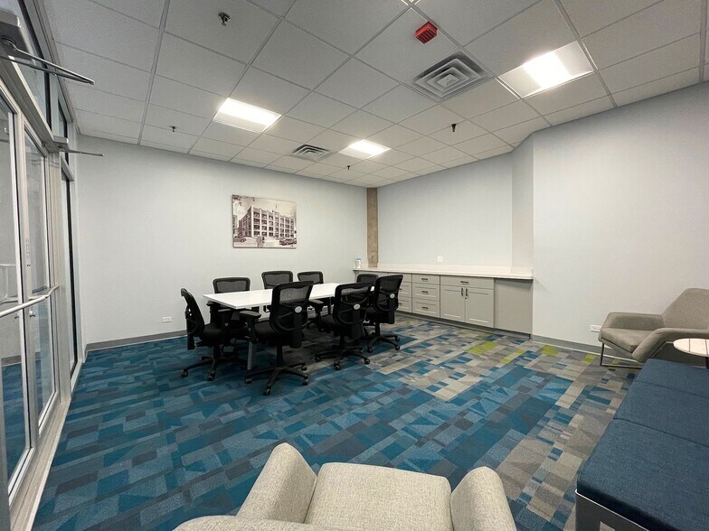 More Photos Of 2000 N Racine Ave, Chicago Loft Creative Space For Lease