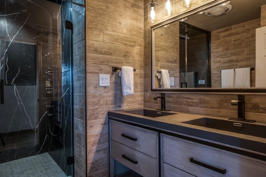 More Photos Of 218 NY-296, Windham Hotel For Sale