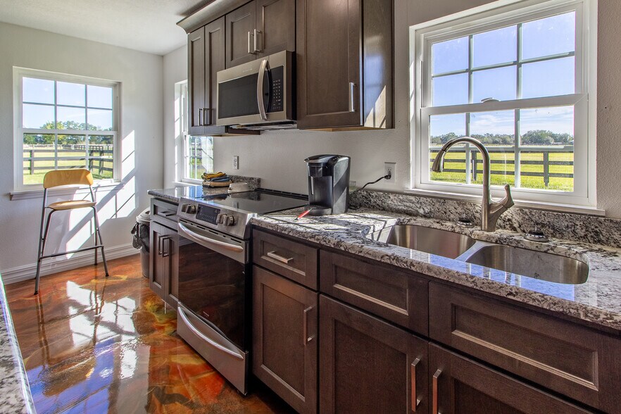 More Photos Of 20221 SW 5th Pl, Dunnellon Specialty For Sale