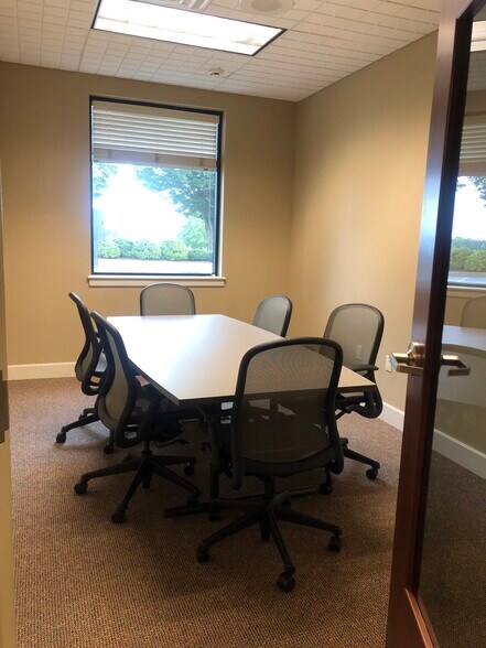 More Photos Of 125 Peters Rd, New Holland Office For Lease