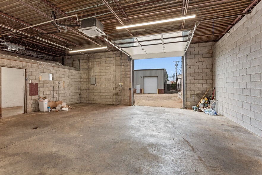 More Photos Of 1128 S Elgin Ave, Tulsa Warehouse For Lease