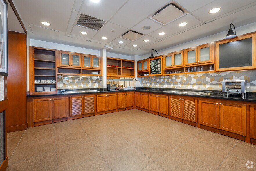 More Photos Of 1851 McConnor Pky, Schaumburg Hotel For Sale