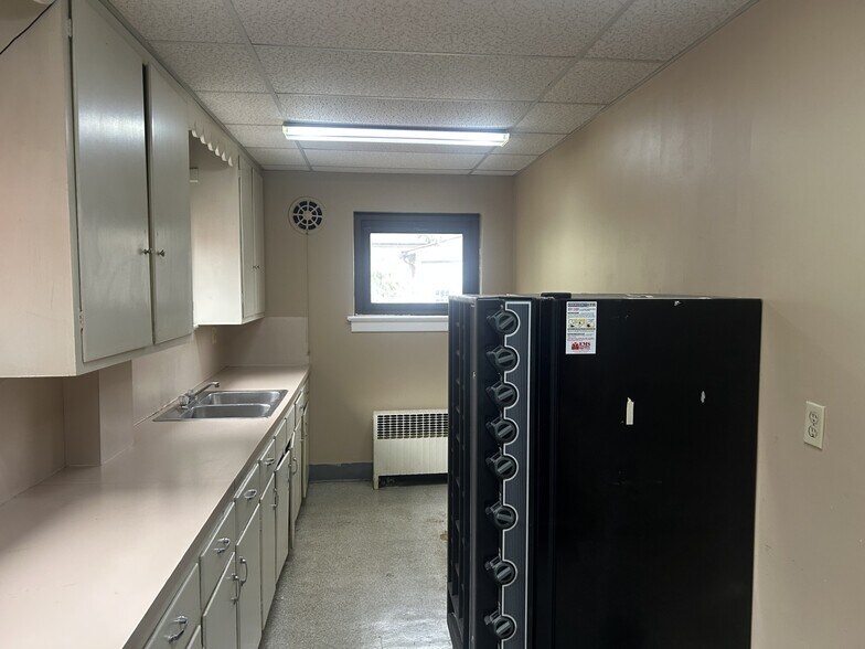 More Photos Of 21 Park Ave, Somerville Police Fire Station For Lease