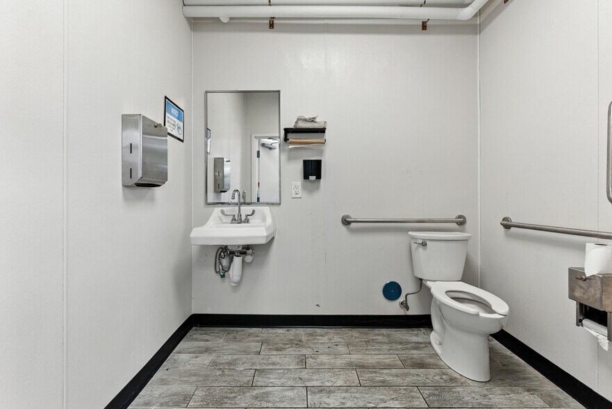 More Photos Of 4240 Hickory Flat Hwy, Canton Storefront For Sale