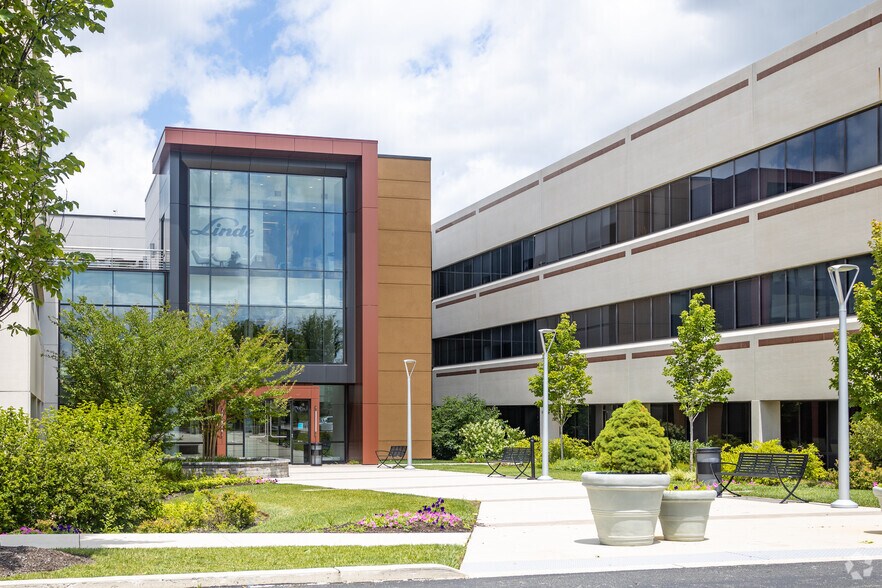 More Photos Of 325 Sentry Pky E, Blue Bell Office For Lease