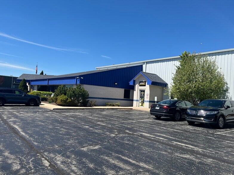 More Photos Of 851 Transport Dr, Valparaiso Flex For Sale