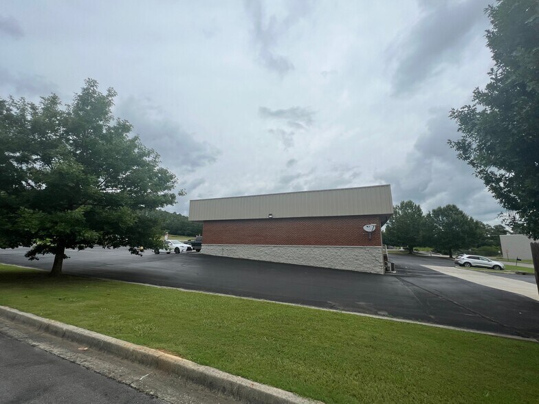 More Photos Of 24919 John T Reid Pky, Scottsboro Storefront For Lease