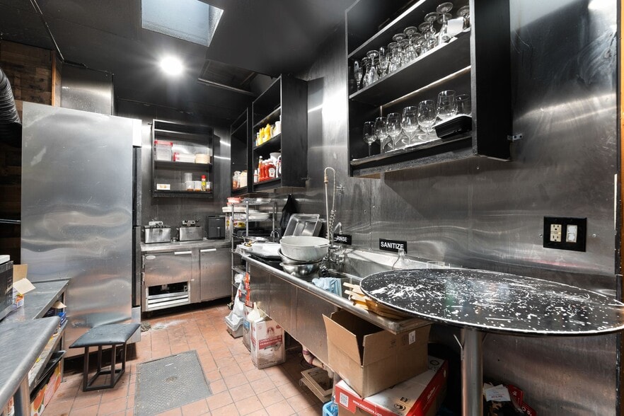 More Photos Of 246 Mulberry St, Newark Storefront For Sale