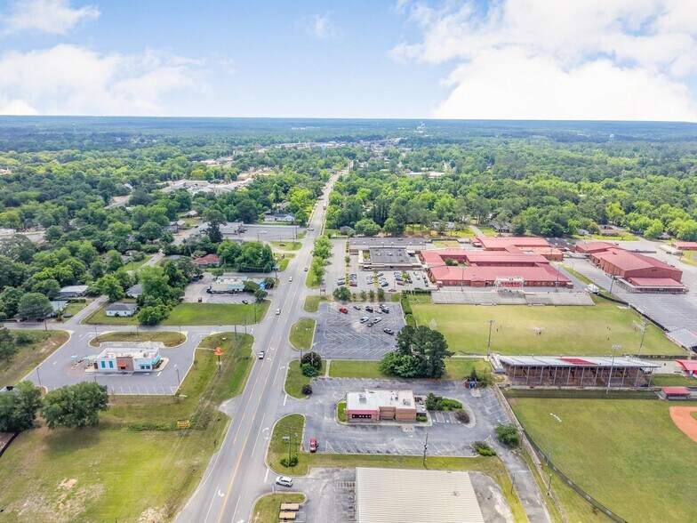 More Photos Of 6121 Oak St, Eastman Restaurant For Sale