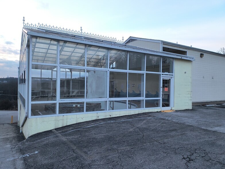 More Photos Of 3500 Green Mountain Dr, Branson Hotel For Sale