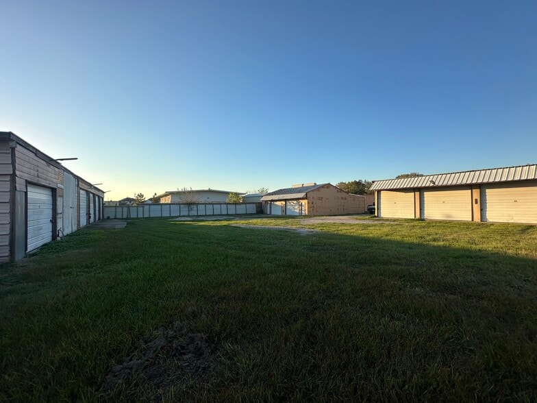 More Photos Of 3405 Lockheed st, Pearland Self Storage For Sale