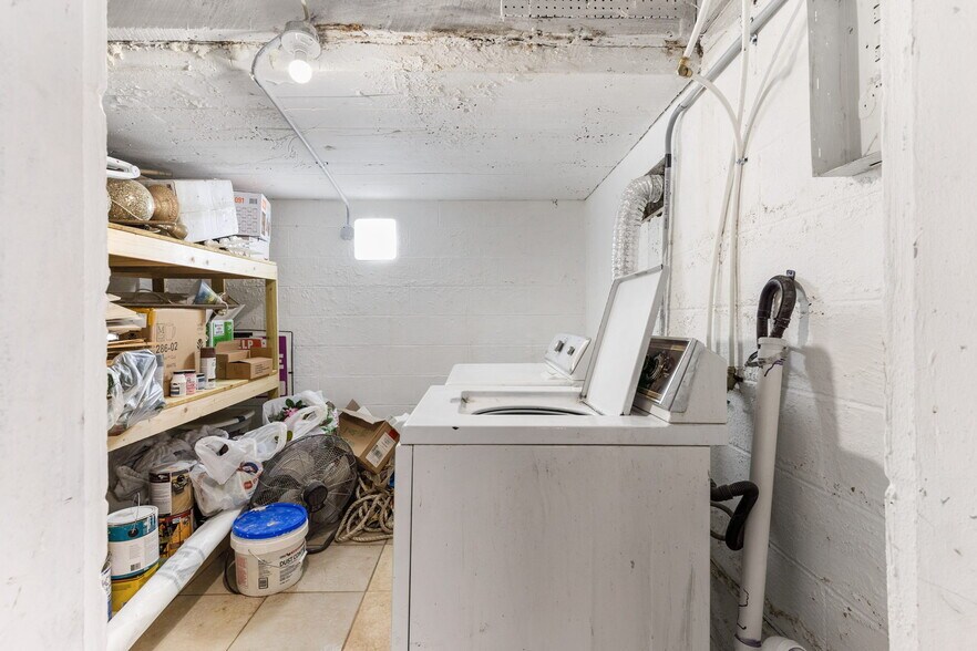More Photos Of 565 S Meridian Rd, Youngstown Freestanding For Sale