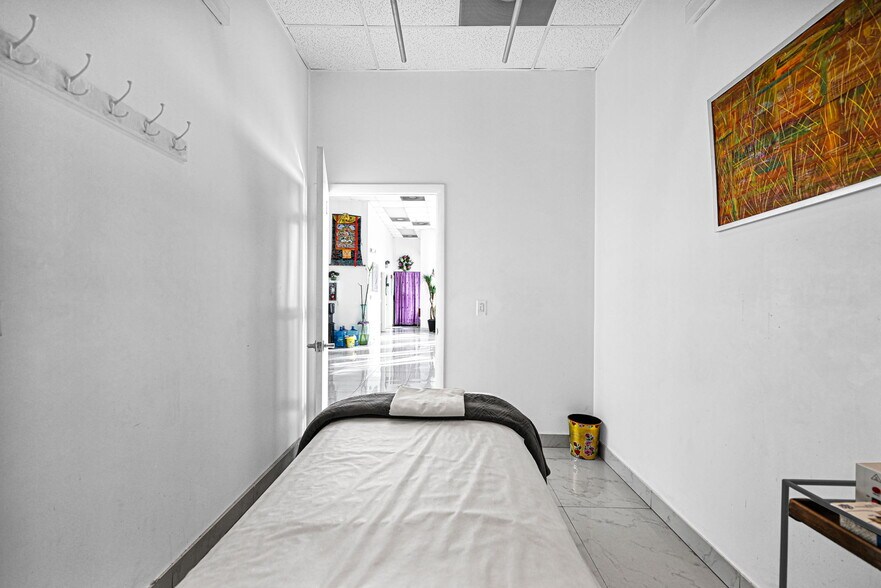 More Photos Of 2301 Wilton Dr, Wilton Manors Apartments For Sale