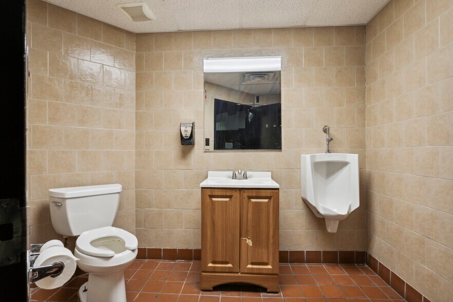 More Photos Of 1900 S Christopher Columbus Blvd, Philadelphia Freestanding For Sale