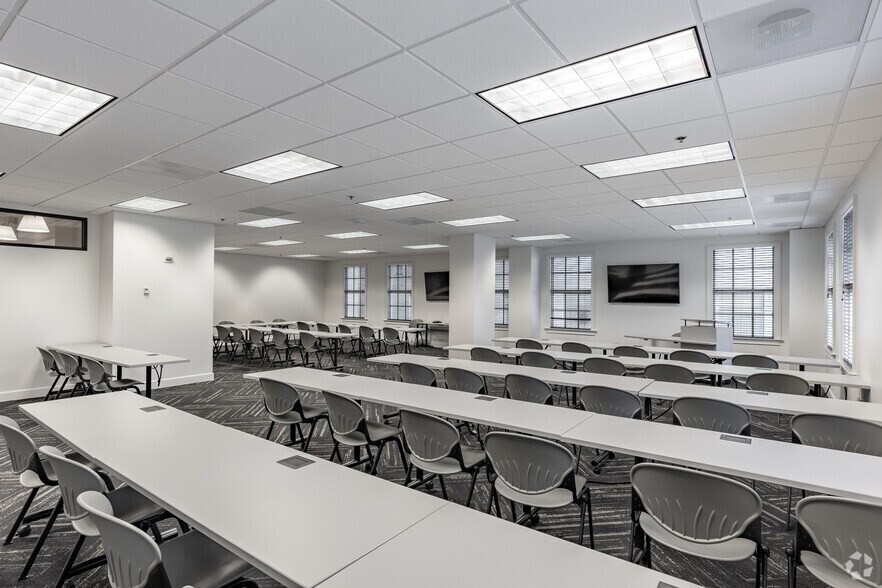 More Photos Of 1355 Peachtree St NE, Atlanta Office For Lease