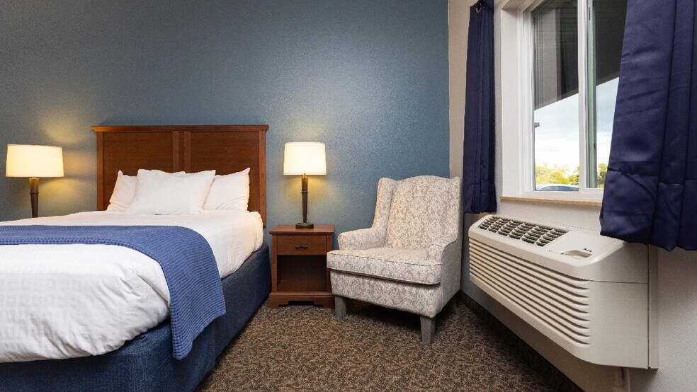 More Photos Of 102 Glenhaven Dr, Battle Lake Hospitality For Sale