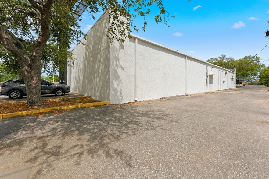 More Photos Of 4801 66th St N, Kenneth City General Retail For Sale