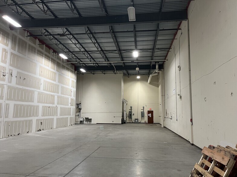 More Photos Of 7035 Schantz Rd, Allentown Distribution For Lease