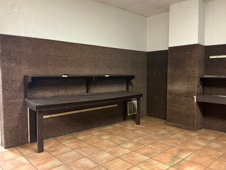 More Photos Of 908 Cecilia St, Alice Warehouse For Lease