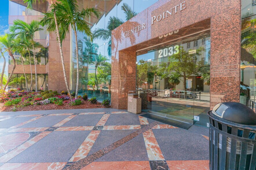 More Photos Of 2033 Main St, Sarasota Office For Lease