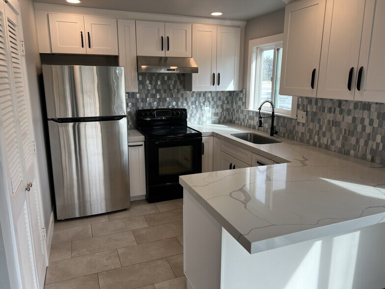 More Photos Of 211-311 Semicircular Road, Menlo Park, Menlo Park Apartments For Sale