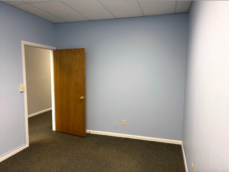 More Photos Of 12 Ampersand Dr, Plattsburgh Office For Lease