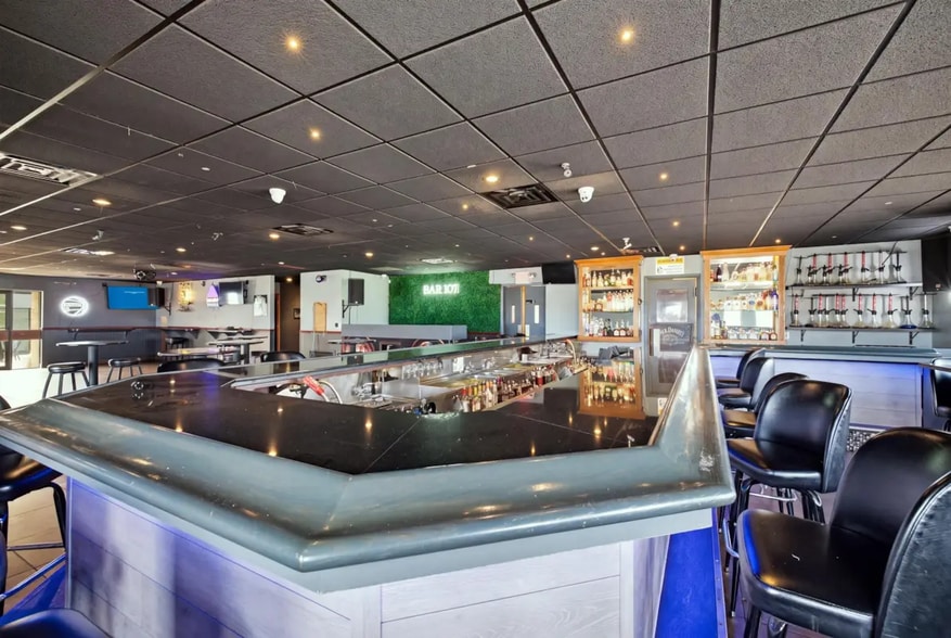 More Photos Of 8775 N 107th St, Milwaukee Restaurant For Sale