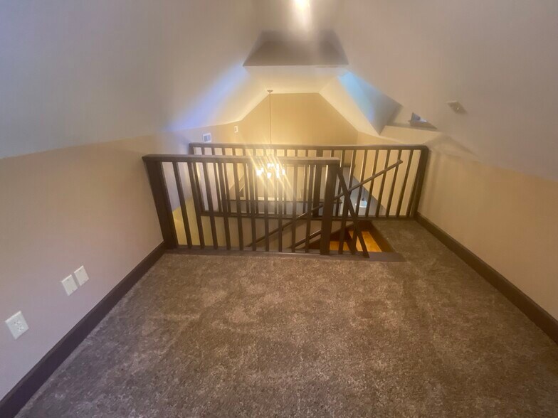 More Photos Of 1484 E Saint Louis St, Springfield Office For Sale