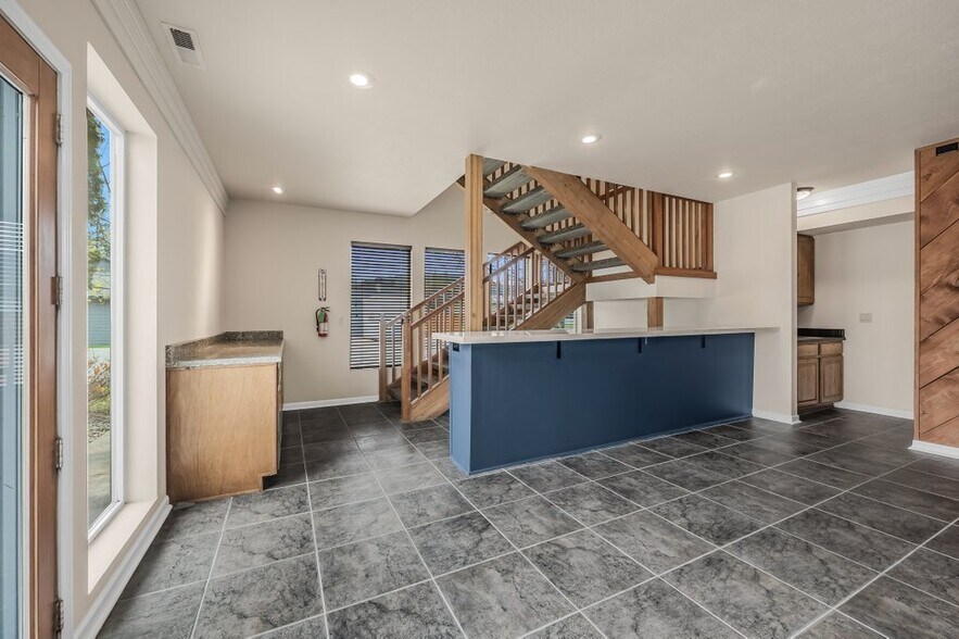 More Photos Of 204 4th, Dover Office For Lease