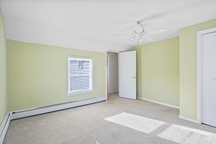 More Photos Of 122 E Main St, Stevensville Office For Sale