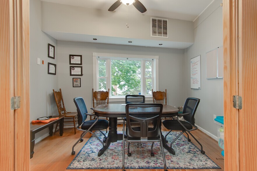 More Photos Of 21 W Pennsylvania Ave, Walkersville Office For Sale