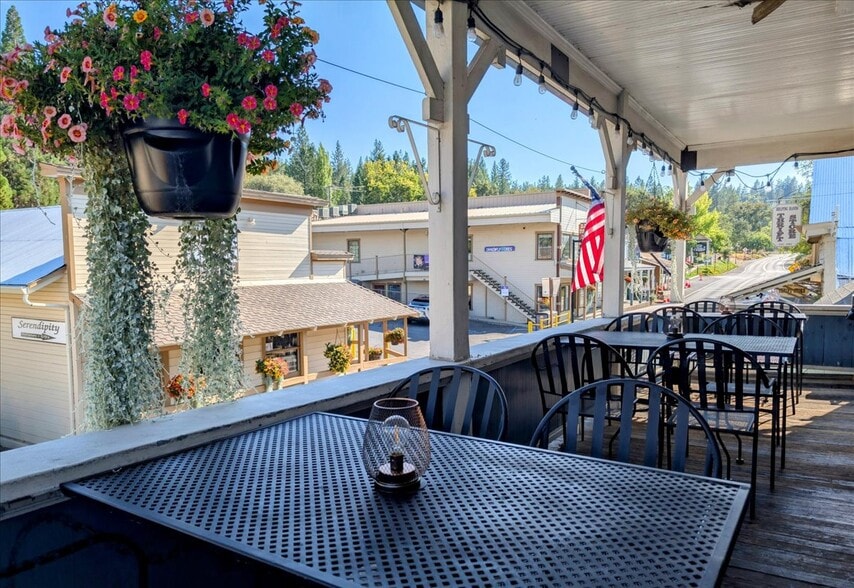 More Photos Of 18736 Main St, Groveland Hotel For Sale