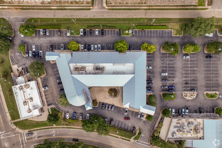 More Photos Of 1350 Market St, Tallahassee Freestanding For Lease