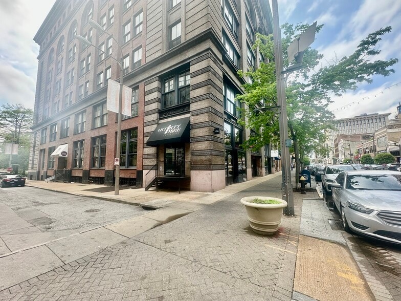 More Photos Of 1300 Washington Ave, Saint Louis Storefront For Sale