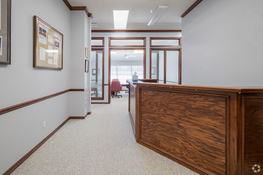 More Photos Of 1900 E 15th St, Edmond Office For Lease