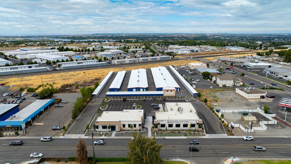More Photos Of 6018 W Clearwater Ave, Kennewick General Retail For Lease
