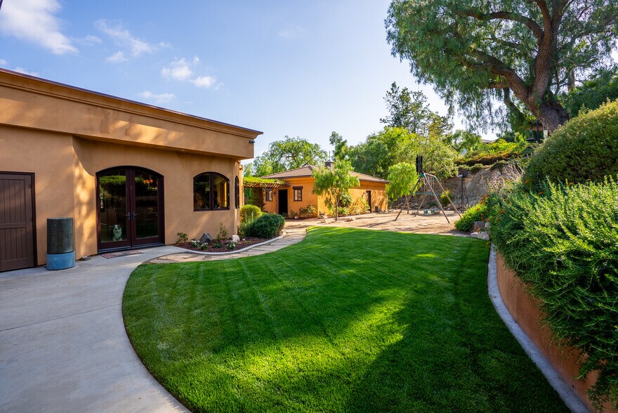 More Photos Of 10845 Meads, Orange Specialty For Sale