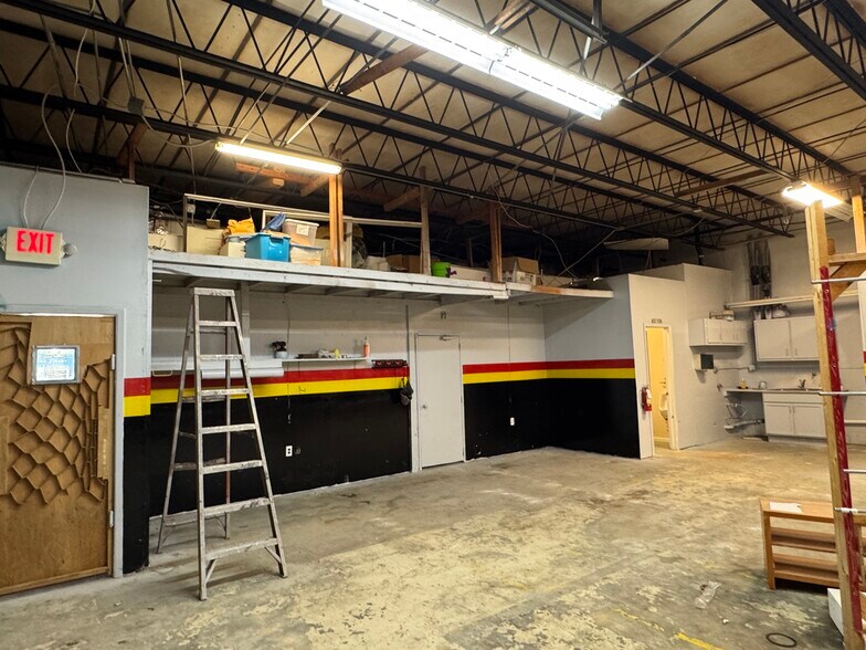 More Photos Of 5250 Avery Rd, New Port Richey Light Manufacturing For Lease