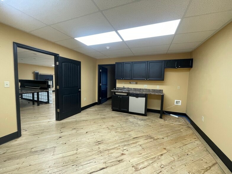 More Photos Of 4405 Dorchester Rd, Charleston Freestanding For Lease