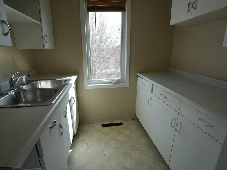 More Photos Of 311 W Highland Dr, Williston Apartments For Sale