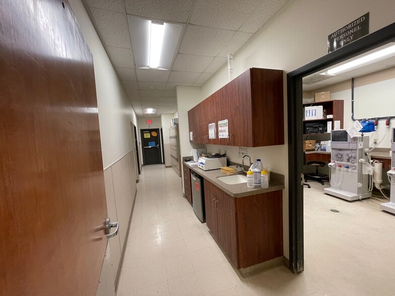 More Photos Of 2812 Williams St, Savannah Medical For Lease