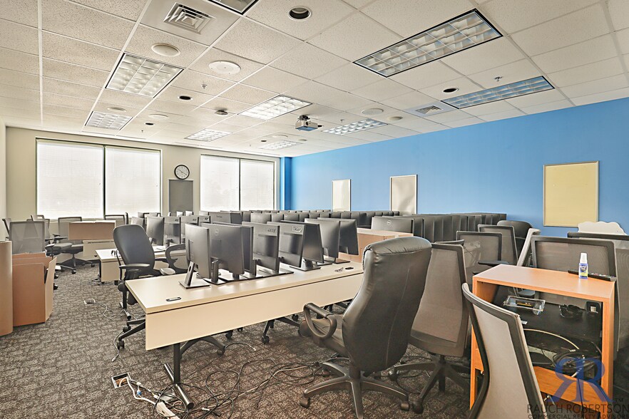 More Photos Of 300 NW Peacock Blvd, Port Saint Lucie Office For Sale
