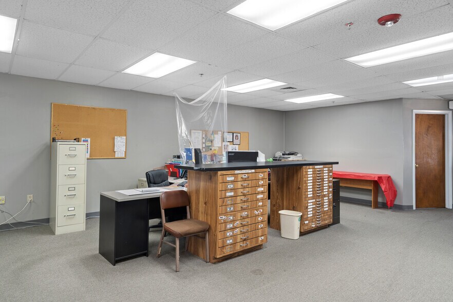 More Photos Of 1624 N Meadowcrest Blvd, Crystal River Manufacturing For Lease