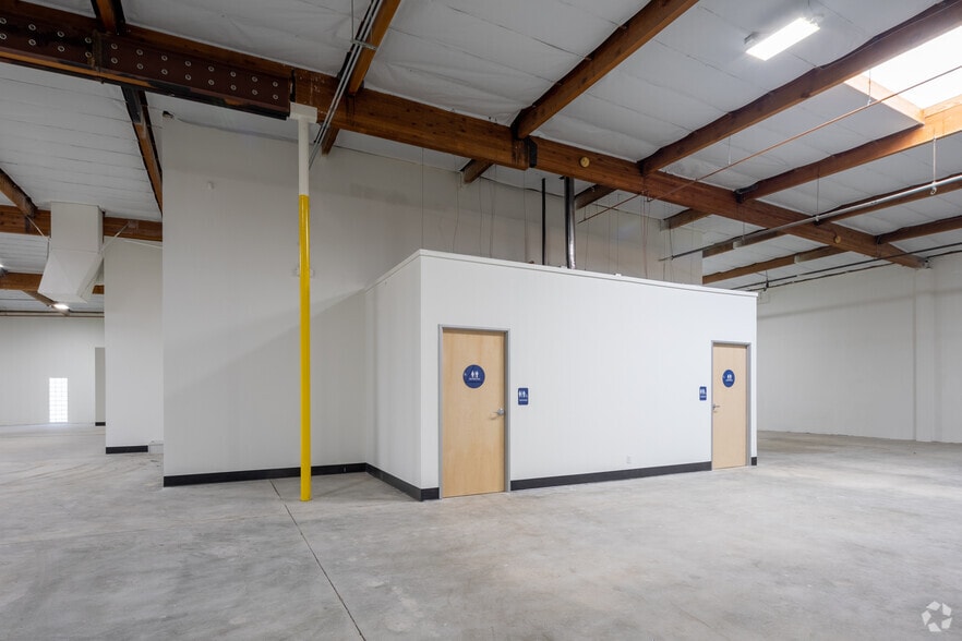 More Photos Of 6701 Odessa Ave, Van Nuys Warehouse For Lease