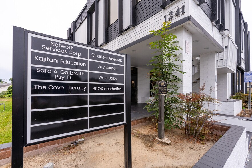 More Photos Of 1241 Carlsbad Village Dr, Carlsbad Medical For Lease