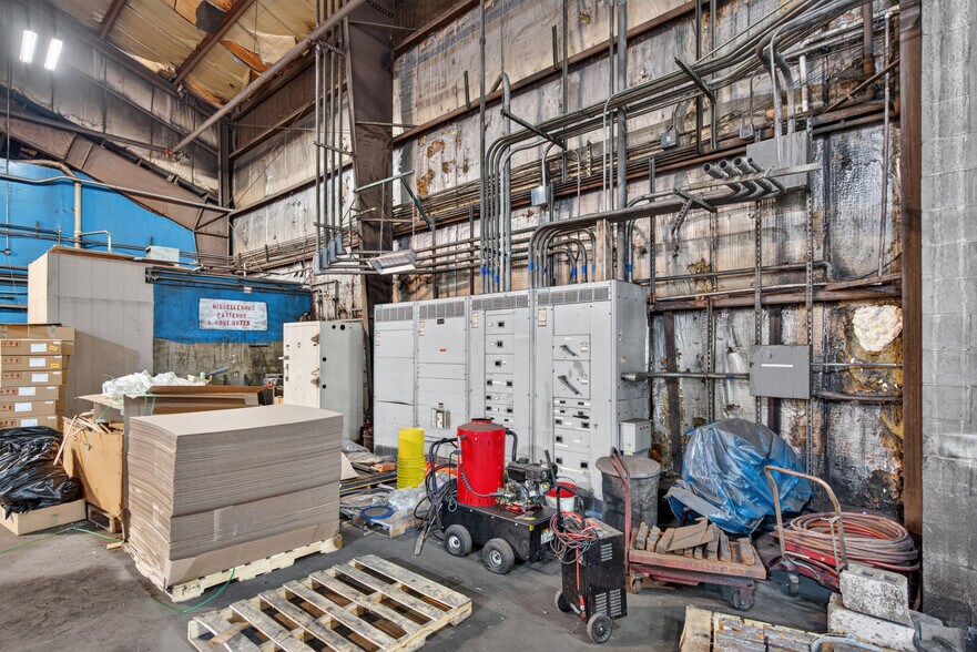 More Photos Of 211 Mill St, Springport Light Distribution For Sale