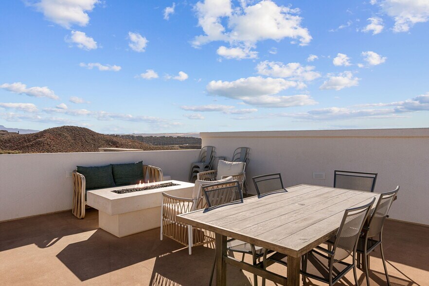 More Photos Of 2248 N Double Eagle Ln, Washington Specialty For Sale