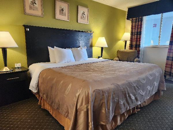 More Photos Of 6910 27th St, Moline Hotel For Sale