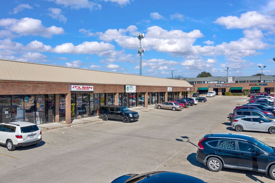 More Photos Of 8808 Camp Bowie Blvd W, Fort Worth Unknown For Lease