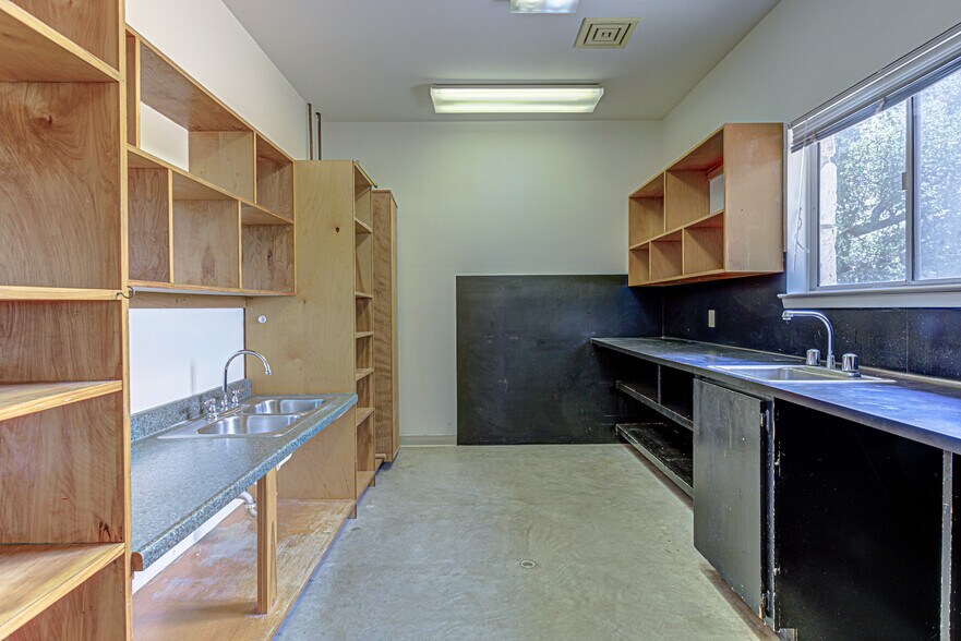 More Photos Of 45 La Buena Vista Dr, Wimberley Schools For Sale